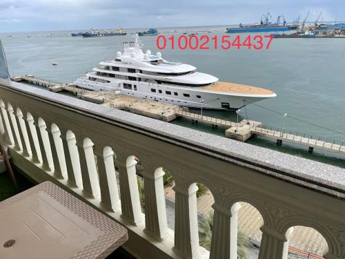 Port Said Apartment | شقة عائليه702 كبيره مطله علي قناة السويس والبحر