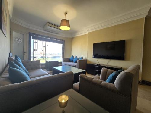 Giza Apartment | شقه فندقيه فاخره مطله على النيل - nile view hotel apartment