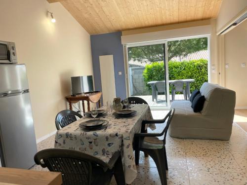 Saint-Medard-d'Aunis Apartment | ღ Les Lauriers Roses - Calme, Terrasse & Parking