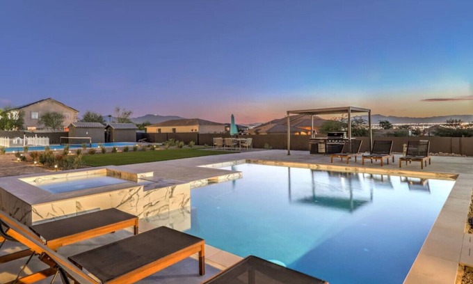 Foothills House | ᨒ CIELO Modern Pool Oasis. Pickleball+Dog Friendly