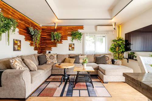 Tokeshi Apartment | ビリヤード ダーツ 卓球 バーベキュー キッズルーム 4寝室ダブルベッド8台 最大16人 200平米の大きな一軒家