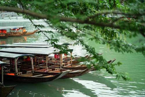 Fenghuang Apartment | 凤凰古城宝庆民宿
