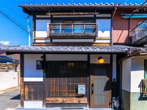 Nakagyo Ward Villa | 慶有魚·二条城(Kyotofish·Nijojo)*百年町屋青石板*庭院浴缸*二条站6分钟*民宿认证