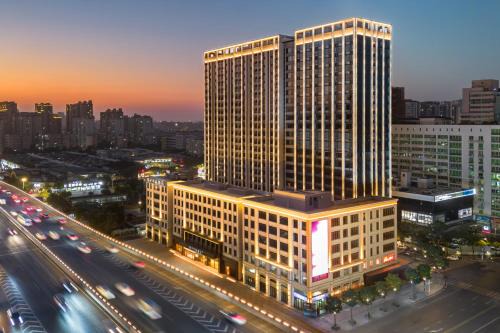 Longhu Qu Hotel | 汕头龙眼北路黄河路桔子水晶