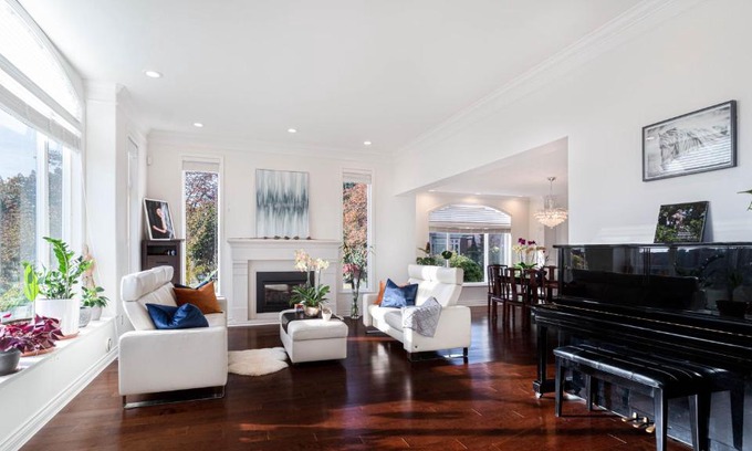 Oakridge Villa | 温西区豪华别墅附有按摩浴缸钢琴，接近机场downtown