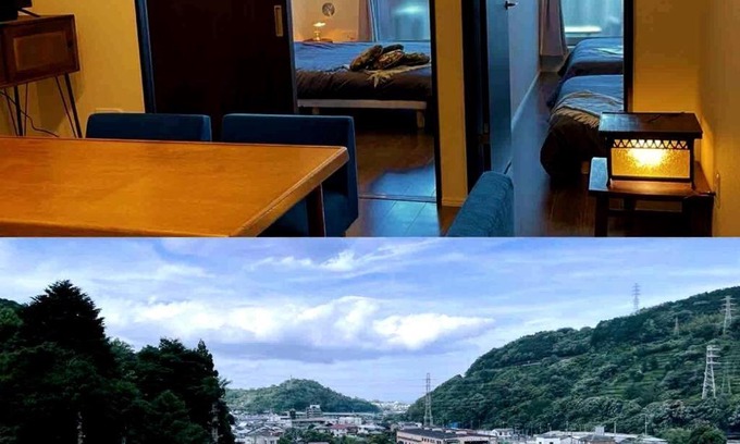 Odawara Apartment | 箱根湯本から一駅。大正〜昭和の家具に囲まれた、緑香るウッドテラスのある宿。高台から小田原の街を一望