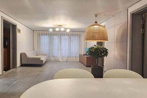 Yeonnam-dong Apartment | 매일, Hongdae Art house