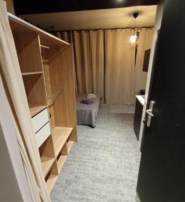 Centre Deux Apartment | 0000Le 12 studio neuf wifi app 09