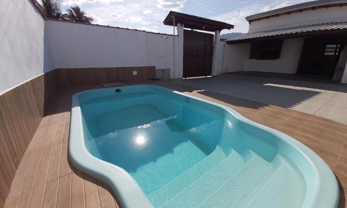 Maranduba Ski Chalet | 0006.03 - Maranduba - Chalé - 1 Dorm - 5 Pess - 3 Quadras Do Mar - Piscina Coletiva - WIFI