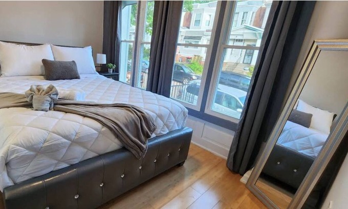 Primos Secane House | #01 Bright Room - Cozy Queen Bedroom in Angora