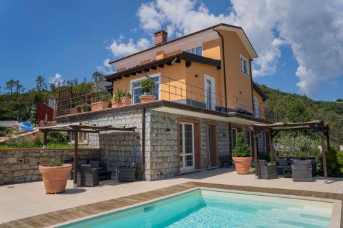 Casarza Ligure Apartment | 066 - VILLA LETIZIA, Elegante 3 PISCINA e Natura, 10 minuti da MARE e SPIAGGIE
