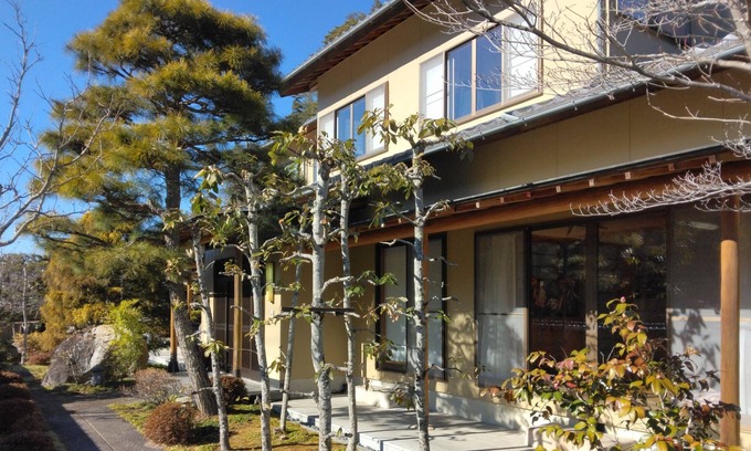 Iida House | 1組限定、9人位、家族グループ向き、南信州の田舎の原風景、BBQも楽しめる和風庭園付数寄屋造りのお部屋