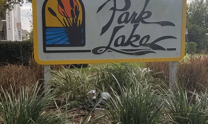 Winter Haven Condo | 1/1 condo located on Lk Lulu. 7 minutes from Legoland. access to hwy 27, 17 & I4
