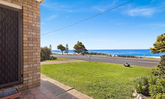 Kianga Apartment | 1/15 Dalmeny Drive, Kianga