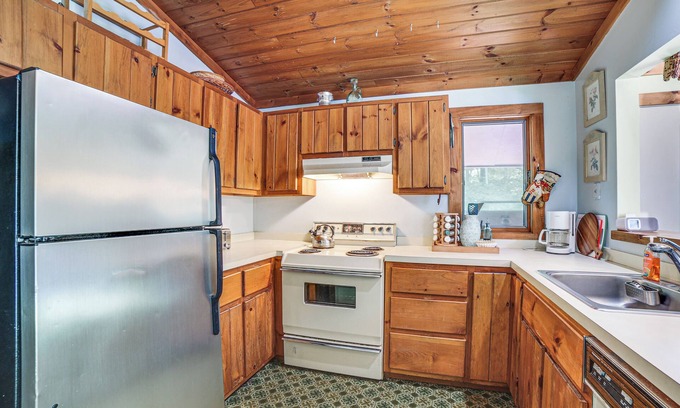 Londonderry House | 1/2 Mi to Ski: Secluded Home in Vermont