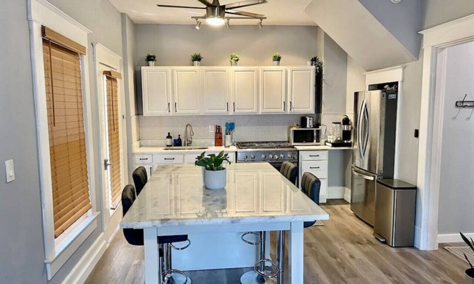 Historic Old Northeast Apartment | (1) 320 Unit #1 · Downtown St. Pete/Historic Old NE #1