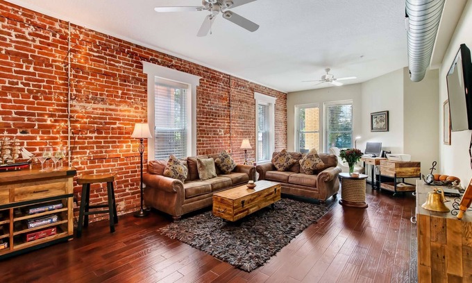 Springfield Condo | 1.5 Miles to EverBank Stadium |BBQ, Firepit |