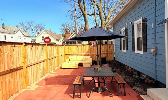 Michigan City House | 1.7 miles to the Beach/Mall/Zoo/Bewery/Casino