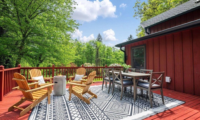 Washougal House | 1.7 Miles to Washougal MX Park, Private Setting, Huge Deck, Game room, Trails, Bridges, Creek & Pond