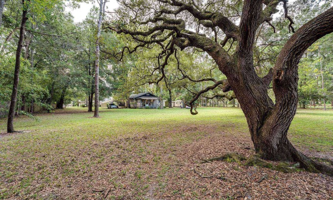 Lakeside House | 1 Acre Home |Woodsy & Fenced |Dogs Ok |Firepit |Close to Dining/Shops | Moody Oaks Rental Next Door