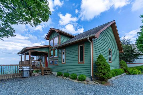 Boone House | 1 Amazing View