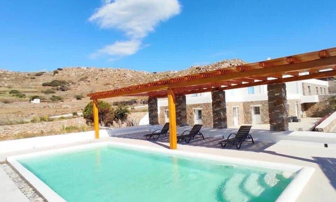 Plintri Apartment | 1 Bd Emerald Apt with Sparkling Shared Pool