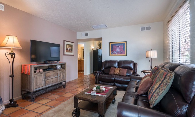Northeast Santa Fe Hotel | 1-BD Suite near Plaza at Fort Marcy Hotel Suites by All Seasons Resort Lodging