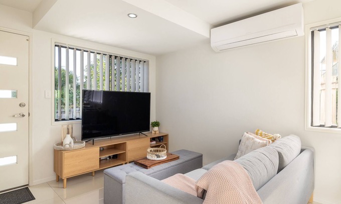 Sunnybank Apartment | 1 Bdr Apt! Train! Parking! Restaurants! 3144D1