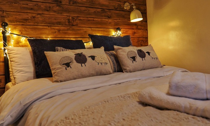 Holsworthy Cottage | 1 Bed 17th Century Stone Cottage in Rural Devon