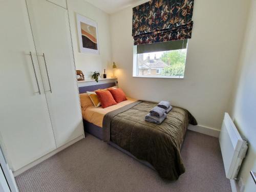 Addison Apartment | 1-bed apartment, Close to Kensington Olympia with Free Wi-Fi & Netflix