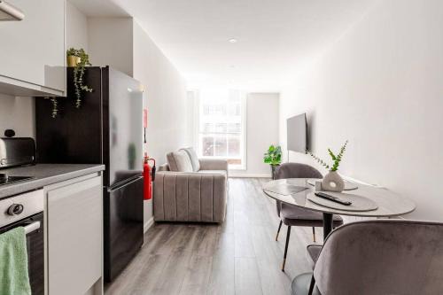 Chinatown Apartment | 1-Bed Apartment With Sofa Bed in City Centre, Steps from Bold Street and Nightlife