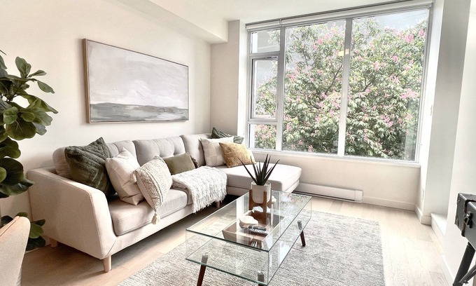 James Bay Condo | 1-bed condo Victoria's Inner Harbour includes parking! 90-DAY MINIMUM