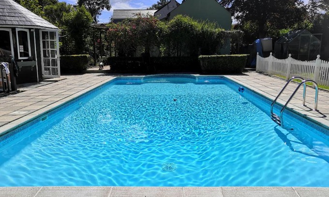 Camborne House | 1 Bed Cottage-Sleeps 3-Pool-Pets-near St Ives