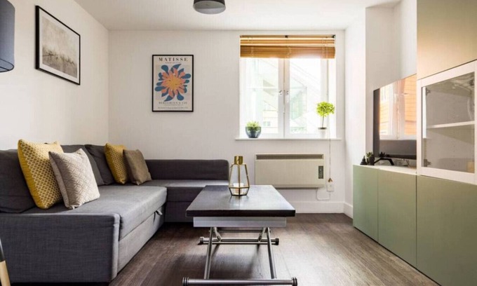Cathedrals Apartment | 1-Bed Flat in Vibrant Lambeth