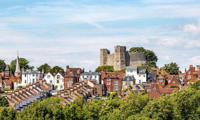 Lewes Apartment | 1 Bed Flat - Sleeps 2 - Pets - Garden - Parking