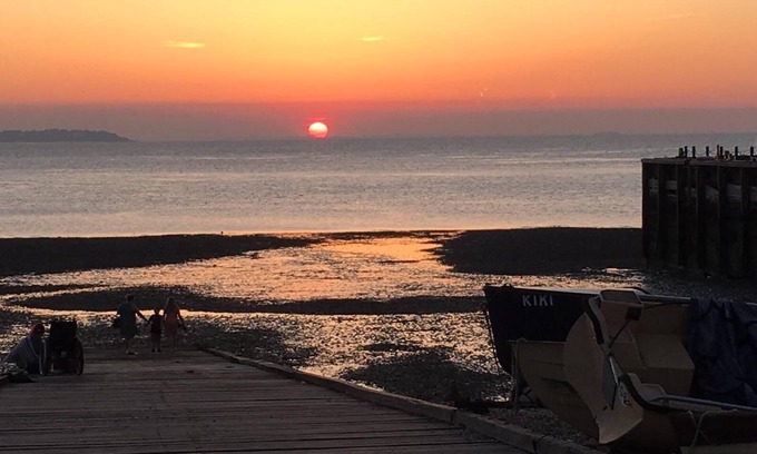 Whitstable House | 1 Bed Flat Sleeps 4, Free Parking, Balcony