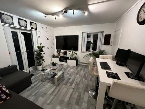 Markhouse Apartment | 1-Bed Flat with Fast Wi-Fi in prime location 15mins from central london