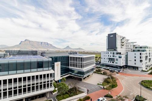 Century City Apartment | 1 bed flat with Mountain view