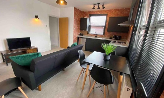 Emsworth Apartment | 1 bed flat with parking near town centre