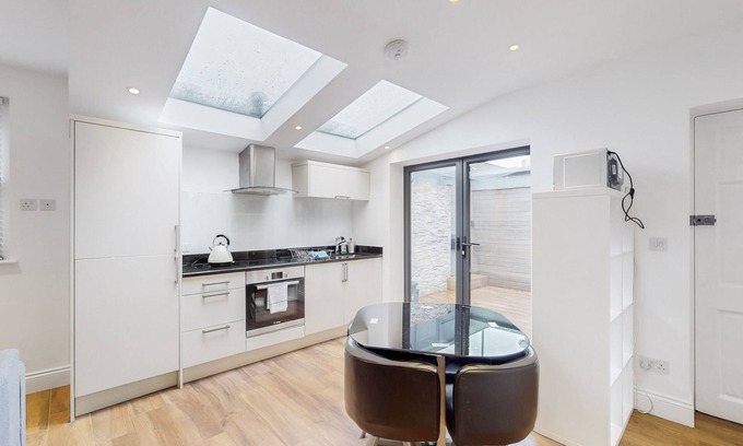 Homerton Apartment | 1 Bed House w/Garden sleeps 4 - 10 min to Stationn