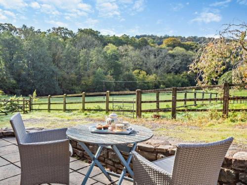Oakfordbridge House | 1 Bed in Bampton 94766