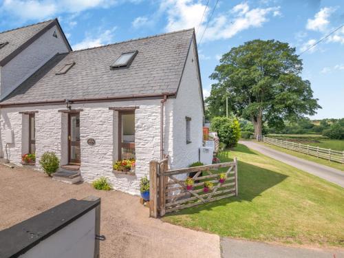 Brecon House | 1 Bed in Brecon BN015