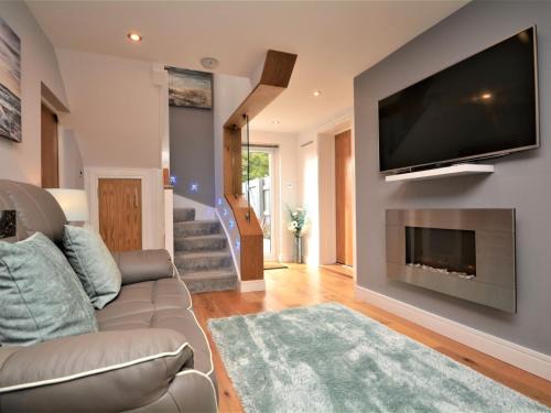 Stenalees House | 1 Bed in Charlestown 53680