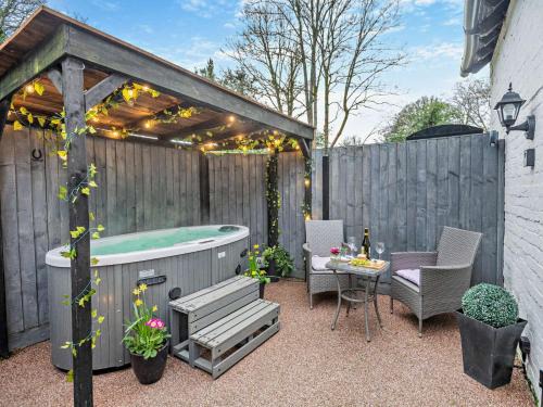 New Forest District House | 1 Bed in Christchurch 54900