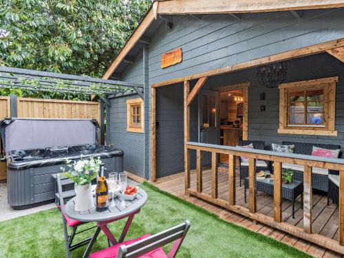 New Forest District House | 1 Bed in Christchurch 91944