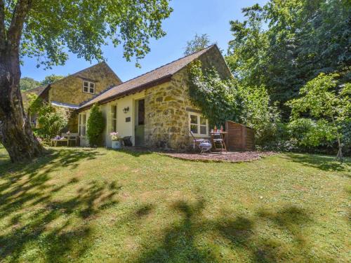 Bridport House | 1 Bed in Netherbury DC021