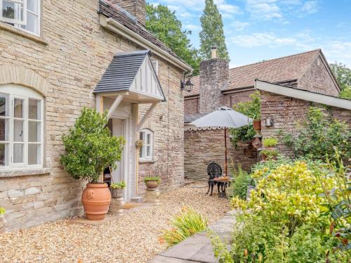 Longtown House | 1 Bed in Newton St Margarets 93134