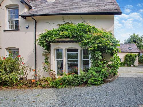 Penmaenmawr House | 1 Bed in PENMAENMAWR 95495