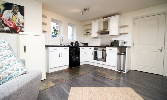 Southville House | 1 Bed in Residential Area close to Centre