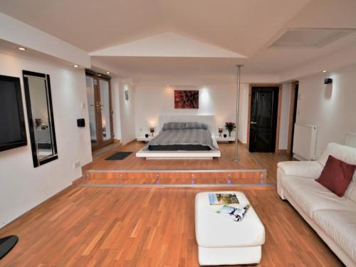 Kingskerswell House | 1 Bed in Torquay THPAD